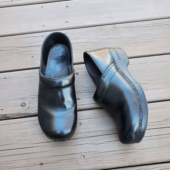 Dansko Professional Black Leather Stapled Slip-on Nursing Platform Clogs Size 40 - Picture 1 of 9